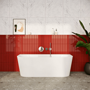 Baignoire dos au mur