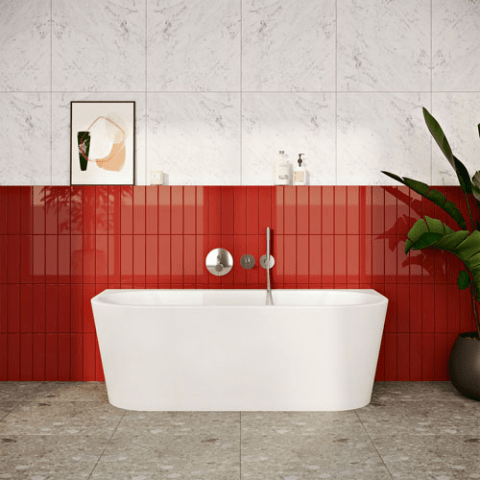Baignoire dos au mur